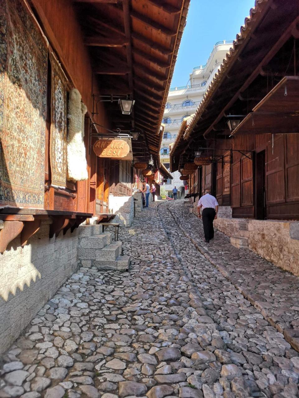 Kruja Hostel ภายนอก รูปภาพ