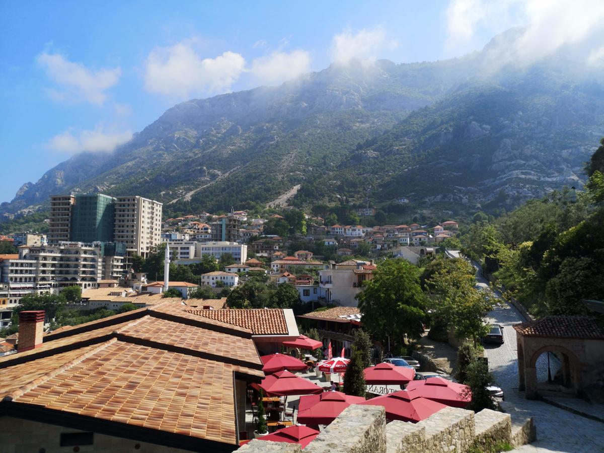 Kruja Hostel ภายนอก รูปภาพ