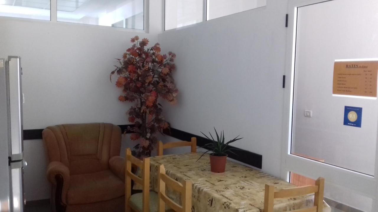 Kruja Hostel ภายนอก รูปภาพ