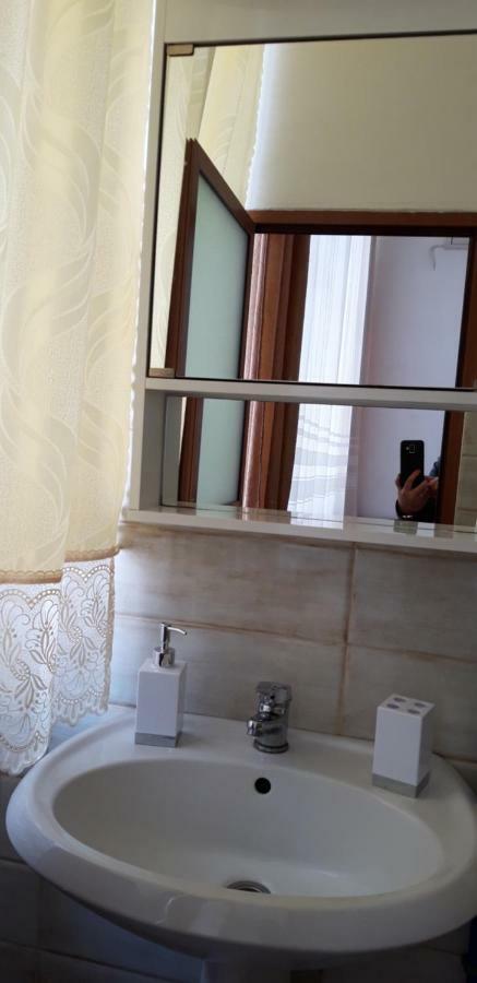 Kruja Hostel ภายนอก รูปภาพ